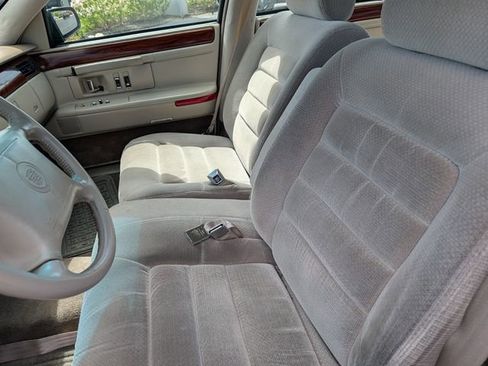 Used 1995 Cadillac De Ville Sedan FWD image 7