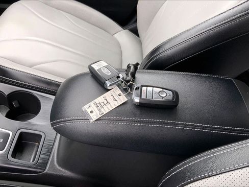 Certified 2025 Ford Escape SE w/ PHEV Premium Package image 14