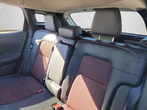 Used 2025 Nissan Kicks SR image 14