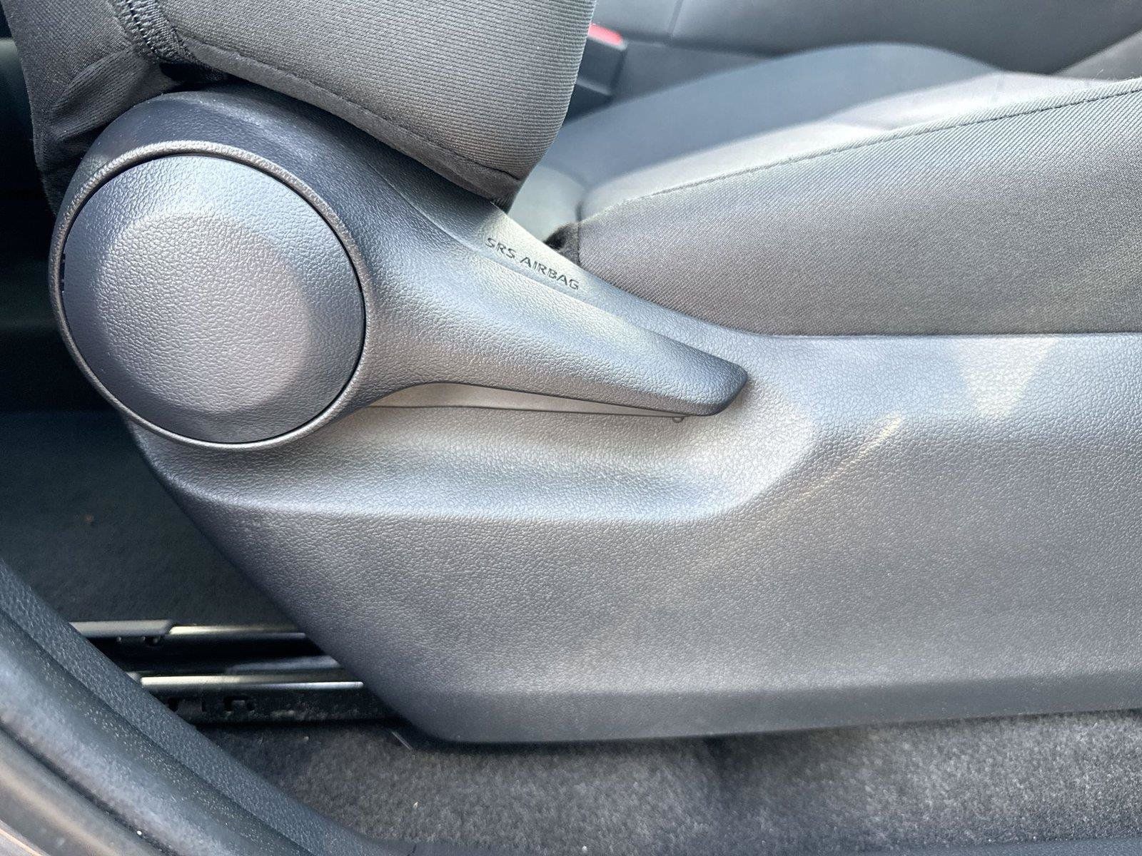 Used 2019 Toyota RAV4 XLE w/ Convenience Package FWD image 18