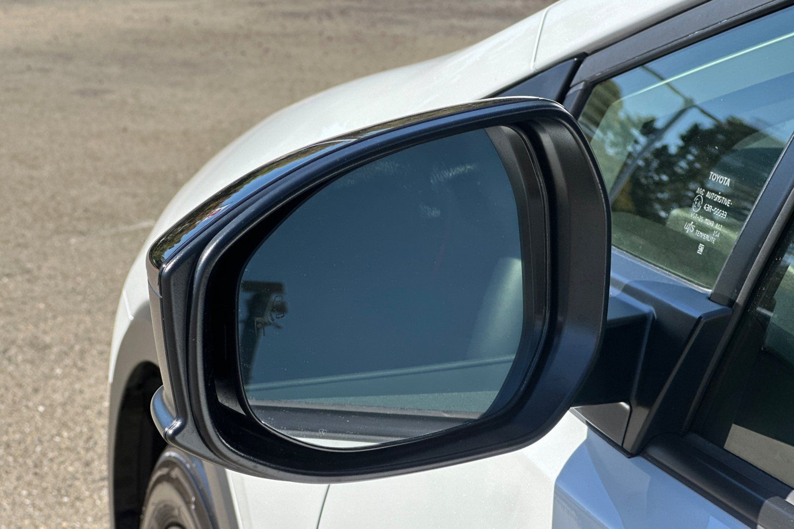 Certified 2026 Toyota Prius Plug-In Hybrid FWD image 54