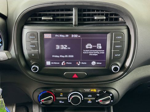 Used 2025 Kia Soul LX w/ LX Technology Package FWD image 23