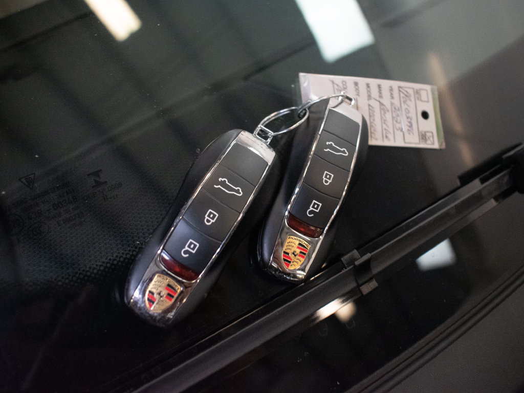 Certified 2023 Porsche Macan AWD/4WD image 31