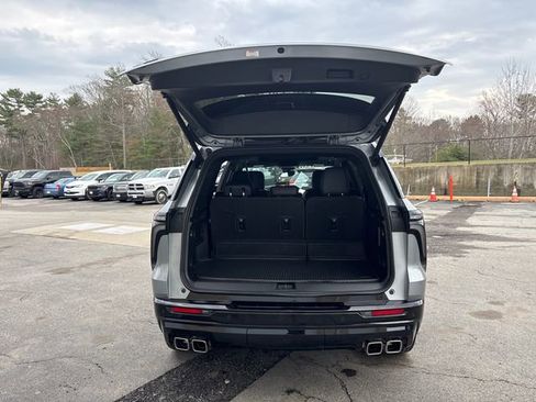 Used 2025 Chevrolet Traverse RS AWD/4WD image 12