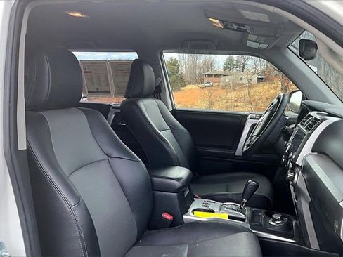 Used 2021 Toyota 4Runner SR5 Premium image 10