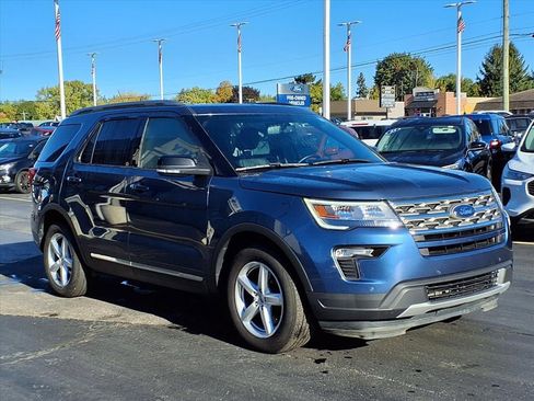 Certified 2018 Ford Explorer XLT w/ Equipment Group 202A image 3