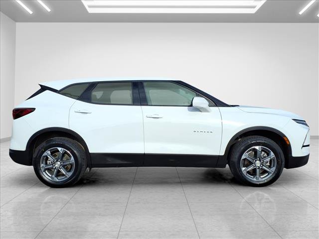 Used 2025 Chevrolet Blazer LT FWD image 12