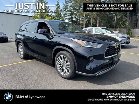 Used 2024 Toyota Highlander Platinum AWD/4WD image 1