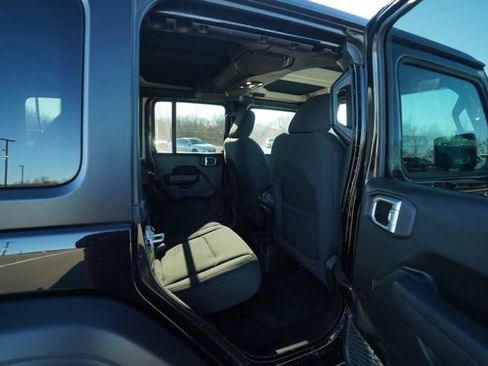 Used 2022 Jeep Wrangler Unlimited Sport image 22