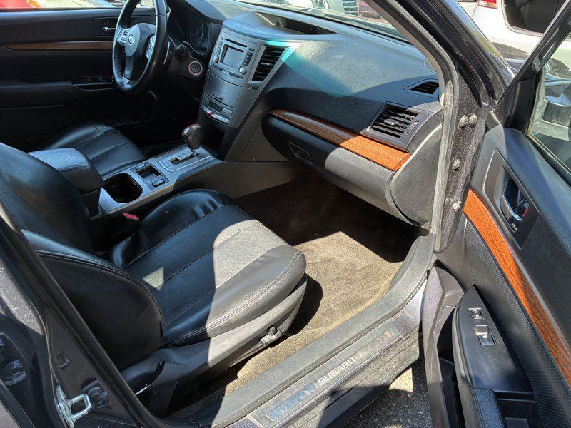 Used 2013 Subaru Outback 2.5i Limited w/ Moonroof Pkg AWD/4WD image 17