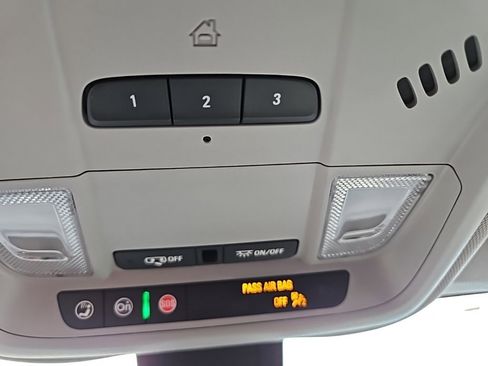 Used 2020 Chevrolet Equinox Premier image 23