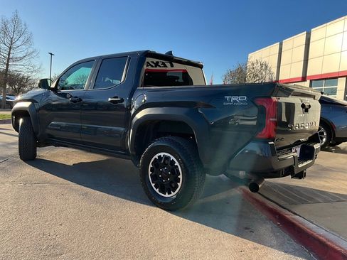 Used 2025 Toyota Tacoma TRD Off-Road image 8