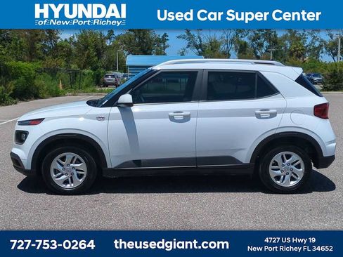 Used 2020 Hyundai Venue SEL w/ Convenience Package FWD image 2