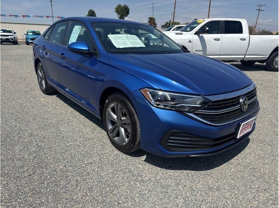 Used 2024 Volkswagen Jetta SE FWD image 3