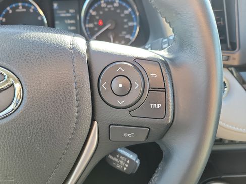 Used 2016 Toyota RAV4 Limited image 29