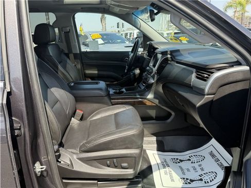 Used 2018 Chevrolet Suburban LT w/ Luxury Package RWD image 32