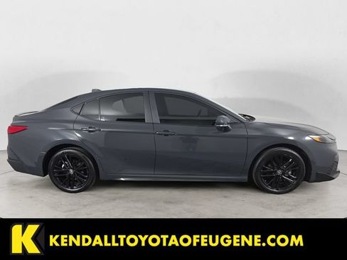 Used 2025 Toyota Camry SE AWD/4WD image 4