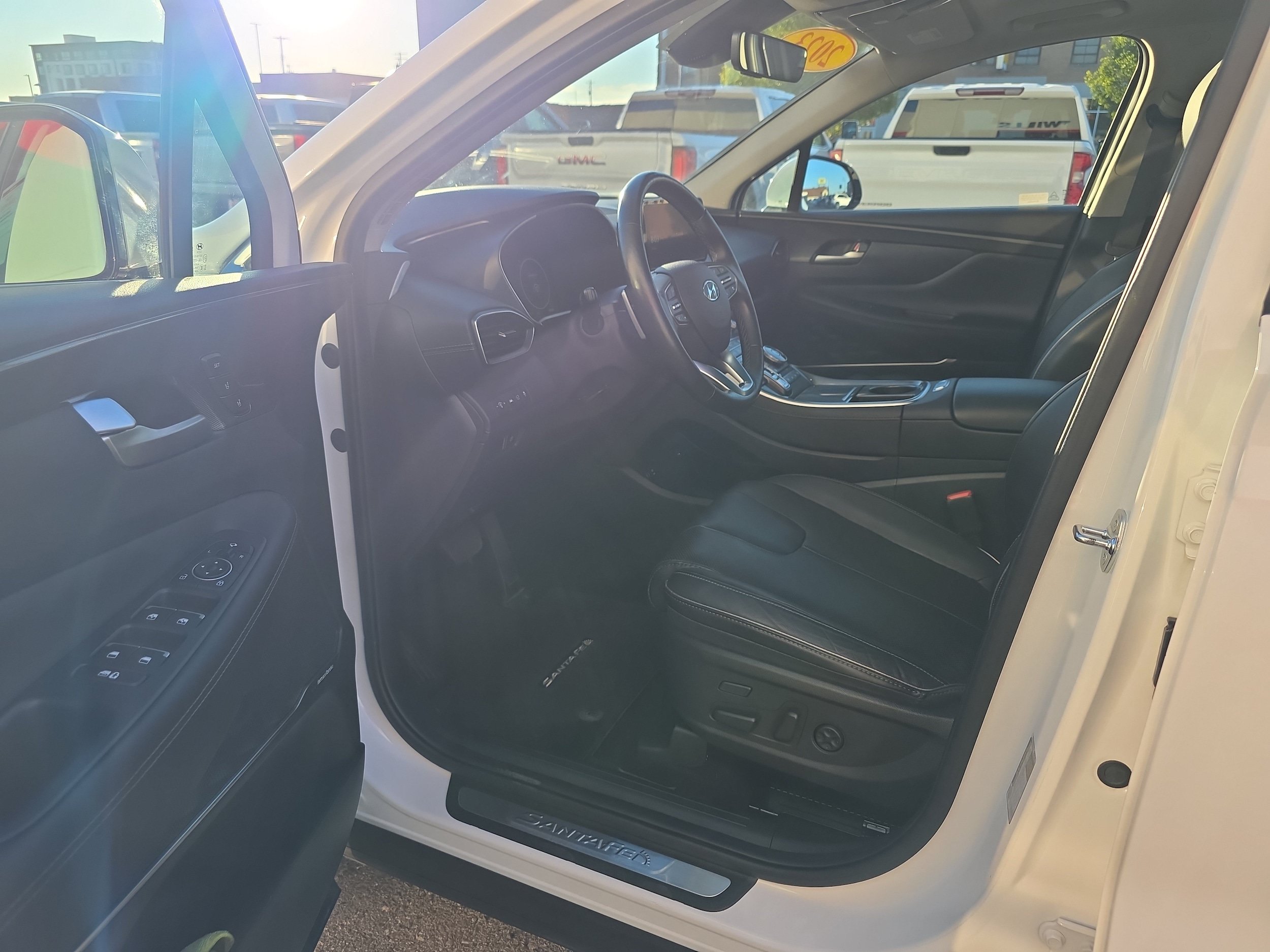 Used 2023 Hyundai Santa Fe Limited AWD/4WD image 2