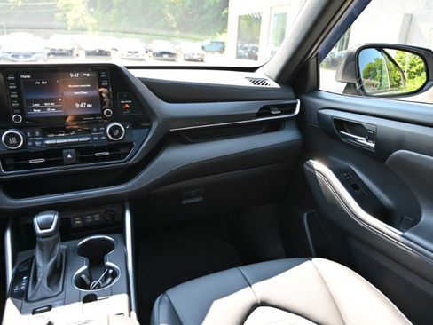Used 2022 Toyota Highlander XSE AWD/4WD image 13