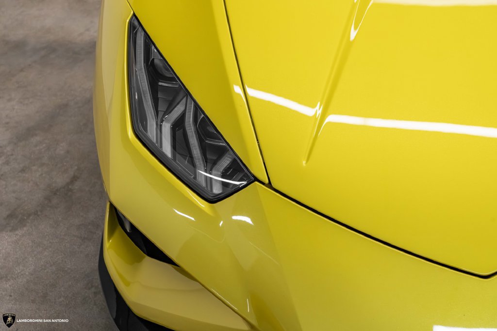 Used 2020 Lamborghini Huracan EVO RWD image 12