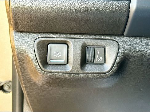 Used 2023 GMC Acadia SLT image 12