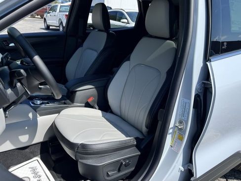 New 2025 Ford Escape SE w/ PHEV Premium Package image 10