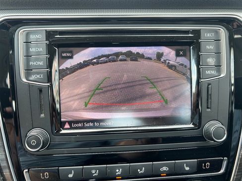 Used 2017 Volkswagen Passat 1.8T SEL Premium FWD image 24