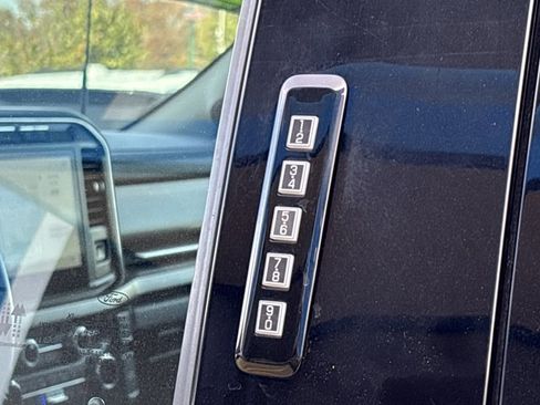 Used 2023 Ford F350 Lariat w/ Chrome Package image 18