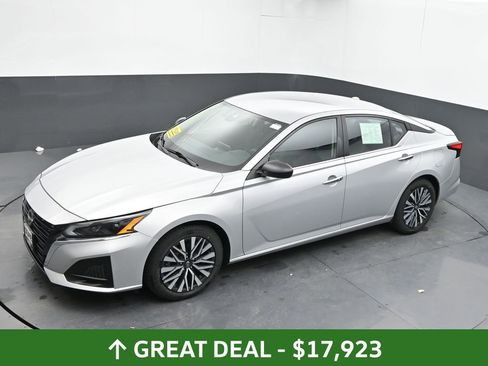 Used 2024 Nissan Altima 2.5 SV FWD image 31