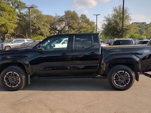 Used 2025 Toyota Tacoma TRD Sport w/ TRD Sport Upgrade Package AWD/4WD image 6