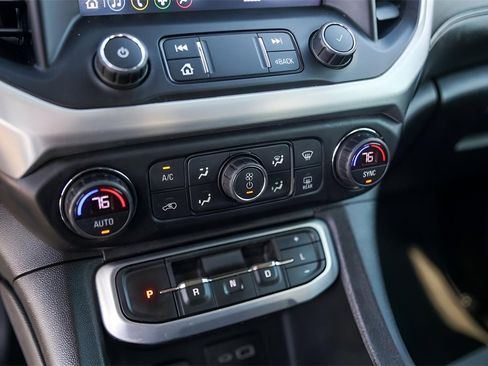 Used 2021 GMC Acadia SLE image 18