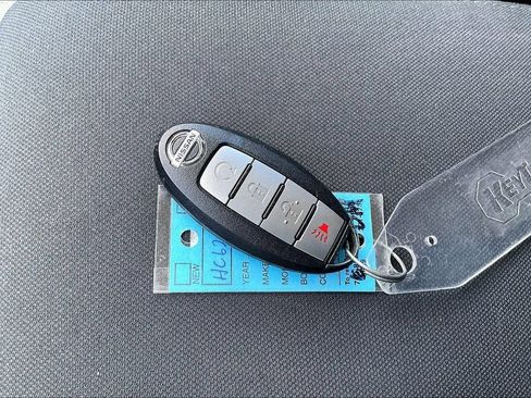 Used 2017 Nissan Pathfinder SV FWD image 36