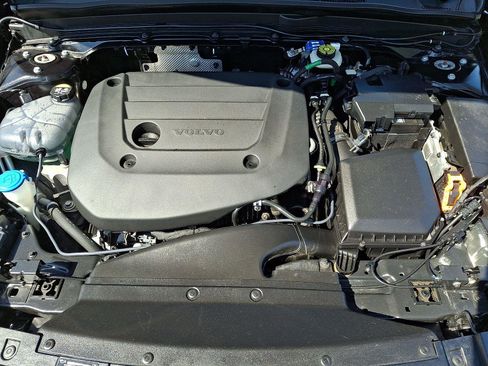 Certified 2024 Volvo XC40 B5 Plus w/ Climate Package AWD/4WD image 28