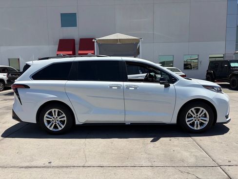 Used 2023 Toyota Sienna XSE AWD/4WD image 2