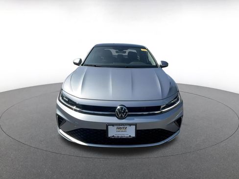 Used 2025 Volkswagen Jetta SE image 4