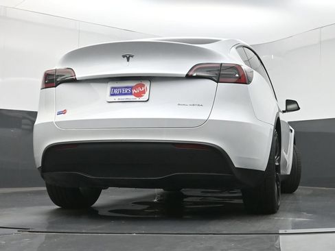 Used 2023 Tesla Model Y Long Range AWD/4WD image 28