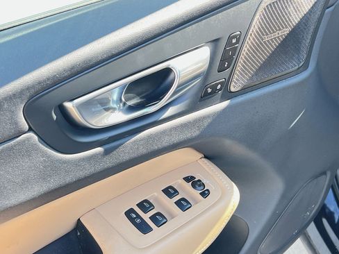 Certified 2023 Volvo XC60 B5 Ultimate w/ Climate Package image 15