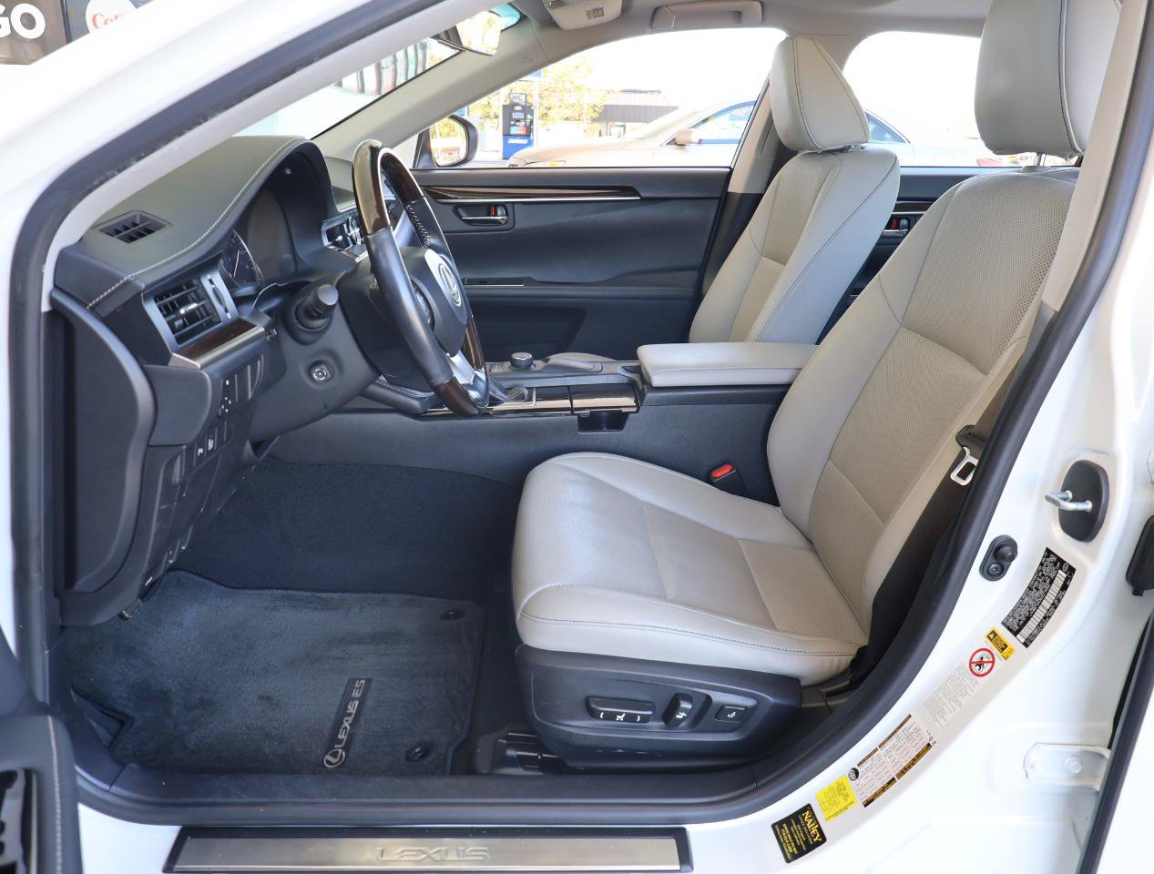 Used 2016 Lexus ES 350 w/ Premium Package w/Wood Trim FWD image 13