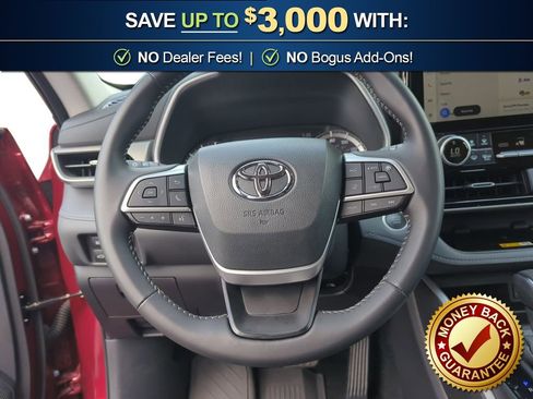 Used 2025 Toyota Highlander XLE FWD image 18