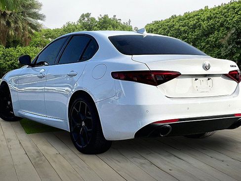 Used 2019 Alfa Romeo Giulia w/ Nero Edizione RWD image 9