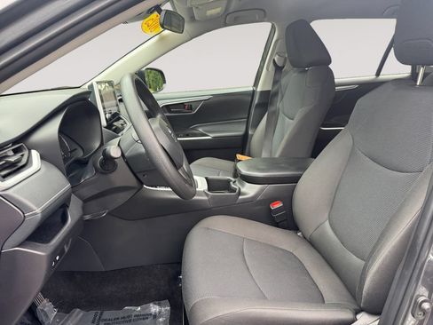 Used 2025 Toyota RAV4 LE AWD/4WD image 9