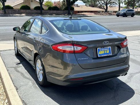 Used 2015 Ford Fusion SE FWD image 5