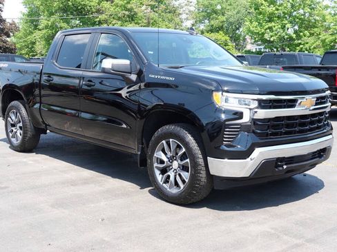 Used 2024 Chevrolet Silverado 1500 LT AWD/4WD image 5