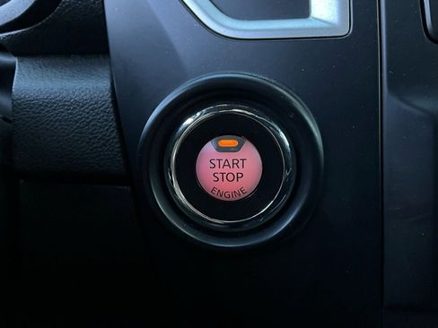 Used 2019 Nissan Titan SV w/ SV Convenience Package image 27