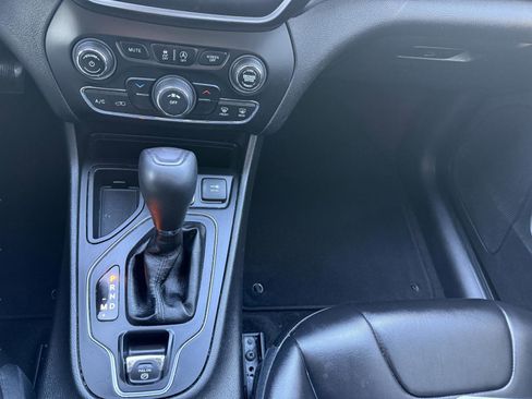 Used 2019 Jeep Cherokee Latitude Plus image 25