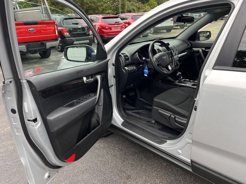 Used 2014 Kia Sorento LX AWD/4WD image 9