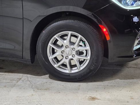 New 2026 Chrysler Pacifica Select FWD image 12