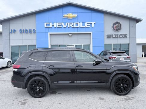 Used 2024 Volkswagen Atlas SE w/ Black Wheel Package FWD image 4