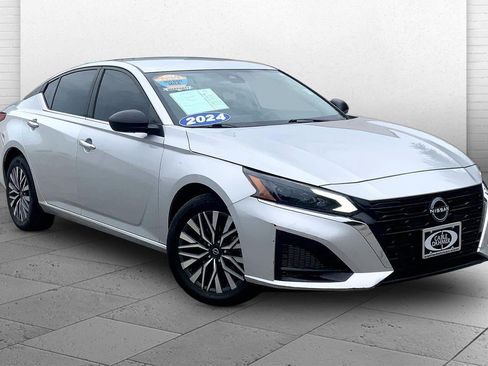 Used 2024 Nissan Altima 2.5 SV AWD/4WD image 1