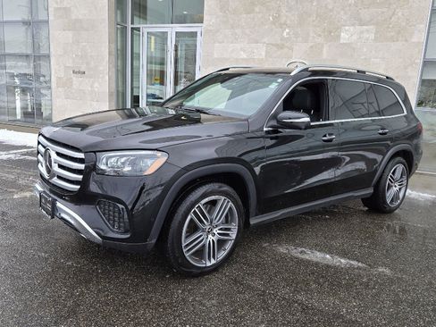 Used 2025 Mercedes-Benz GLS 450 4MATIC image 2